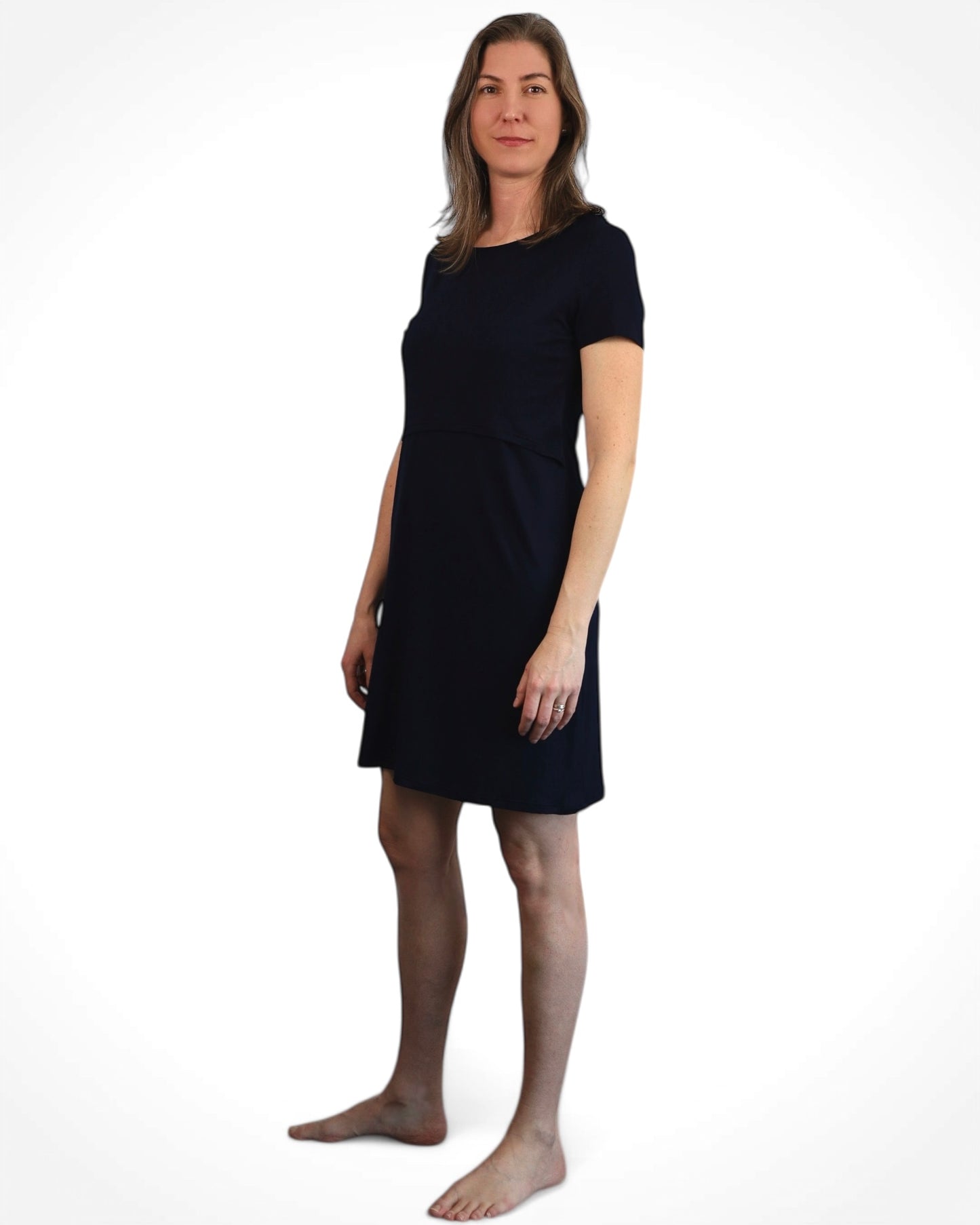 Elegantná nočná košeľa z bambusového úpletu, navrhnutá pre tehotné, dojčiace a nosiace ženy.