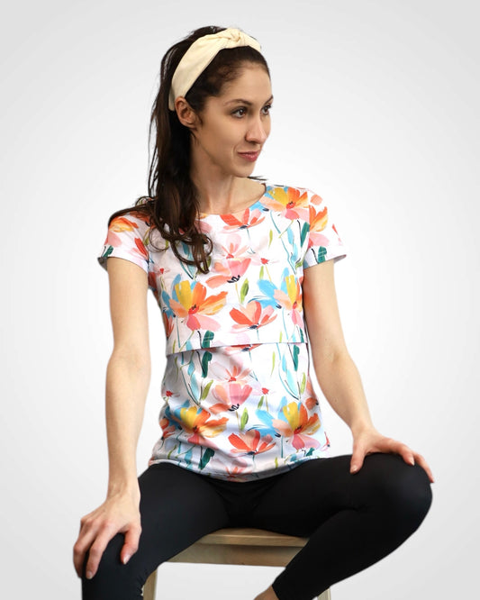 Dojčiace tričko s celoplošným kvetinovým vzorom – vhodné aj na nosenie detí.