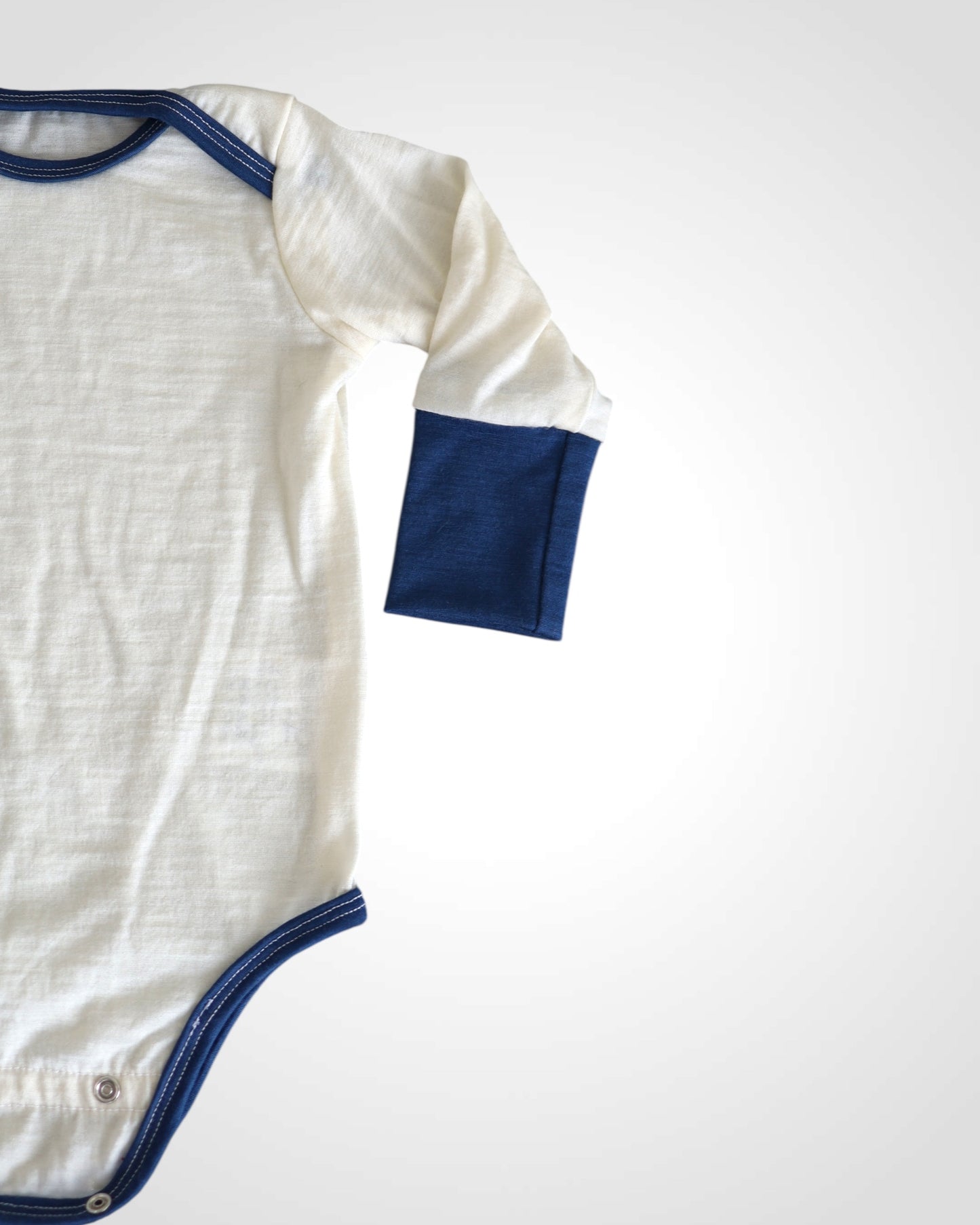 Detské rastúce body z merina Natural s lemom v rôznych farbách
