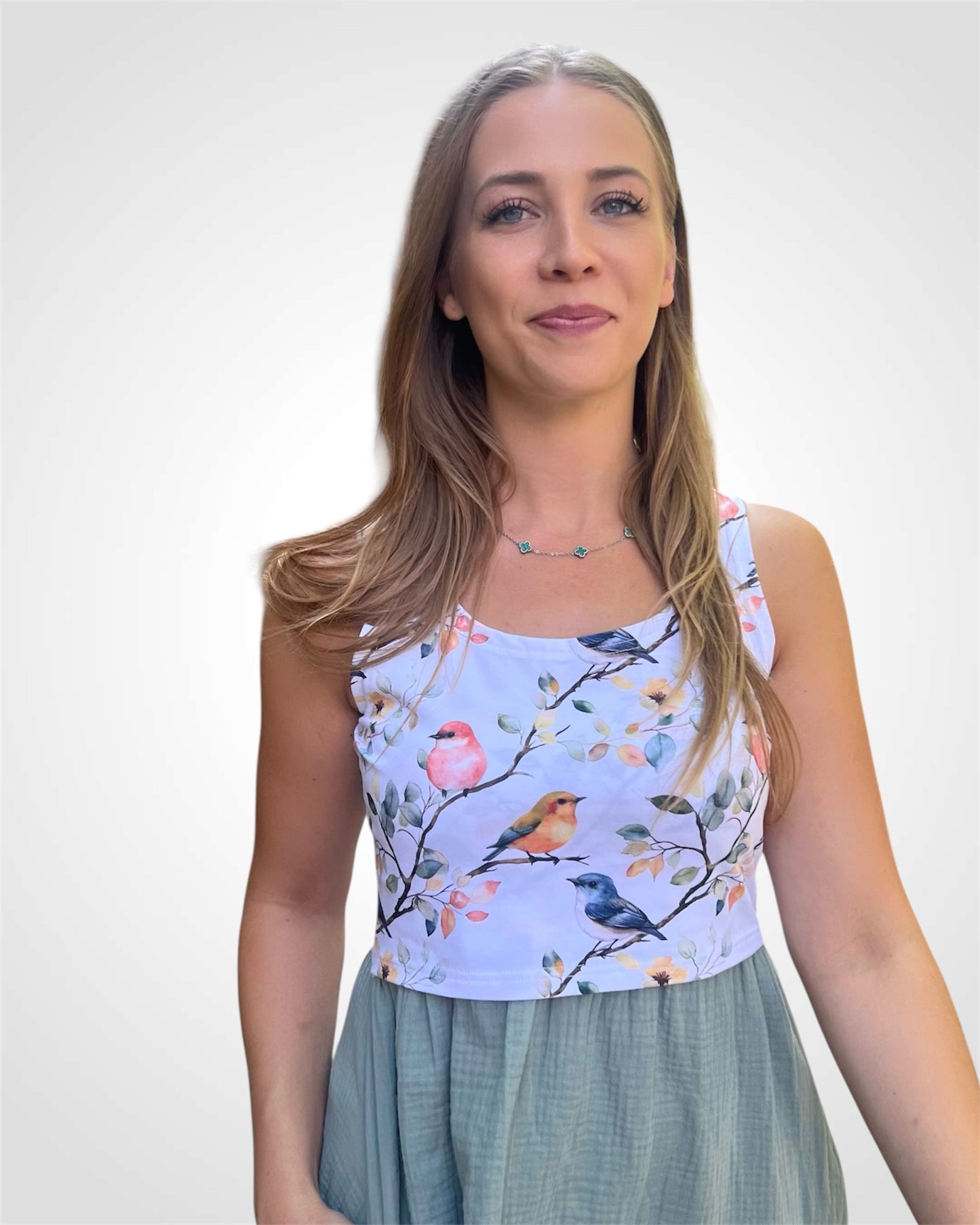 Dámske tielkové mušelínové šaty, prírodné vzory