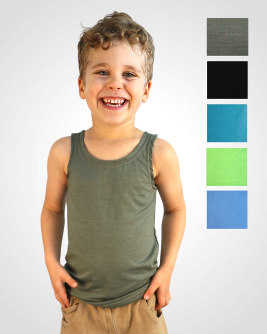 Detské merino tielko v neutrálnej farbe, predný pohľad na model.