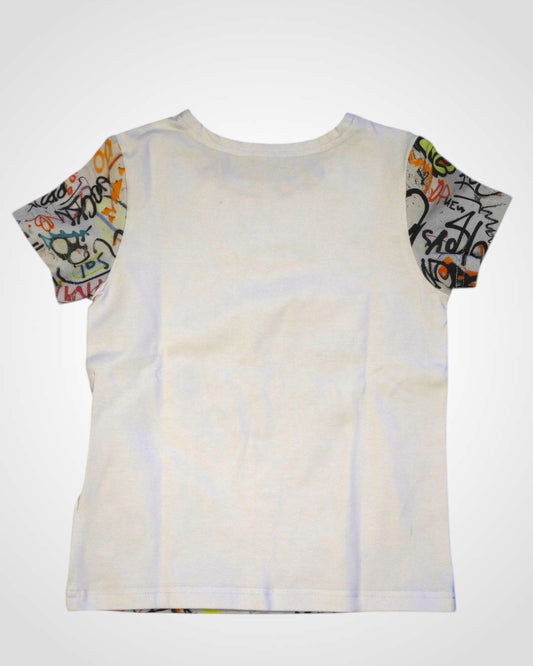 Zadný pohľad na detské tričko zo zbytkov.