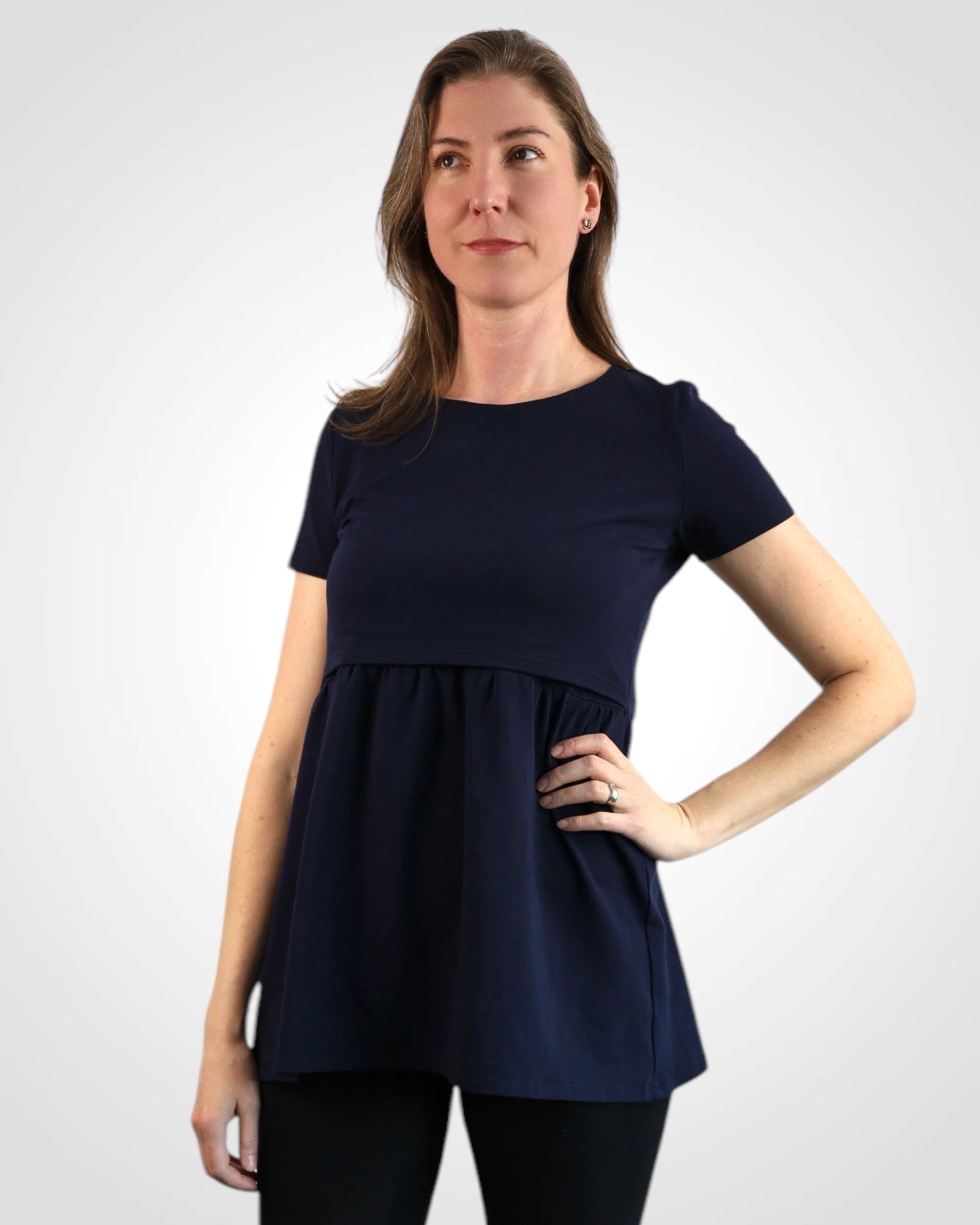 Elegantná tunika z BIO bavlneného úpletu – univerzálna voľba pre tehotenstvo, dojčenie aj bežné nosenie.