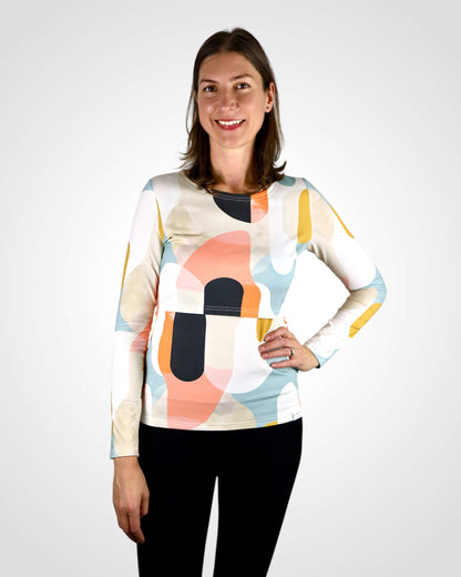 Dojčiace tričko s dlhým rukávom a abstraktným vzorom v pastelových farbách, predný pohľad.