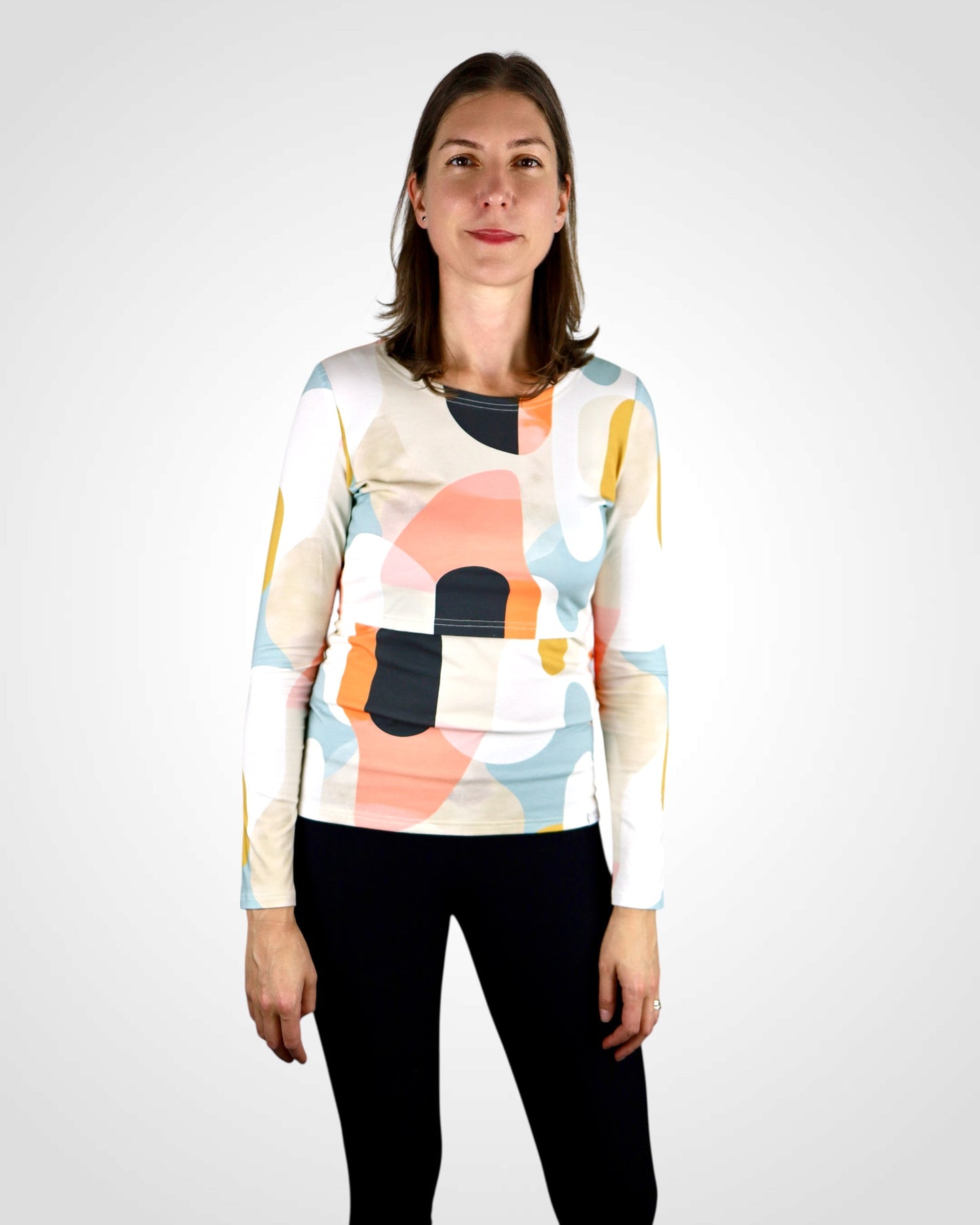 Tričko pre dojčenie s praktickým strihom a originálnym abstraktným vzorom.