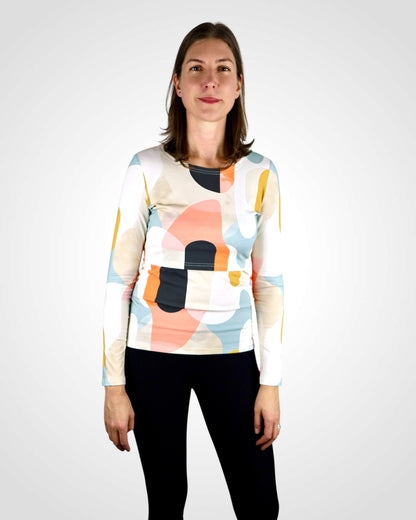 Tričko pre dojčenie s praktickým strihom a originálnym abstraktným vzorom.