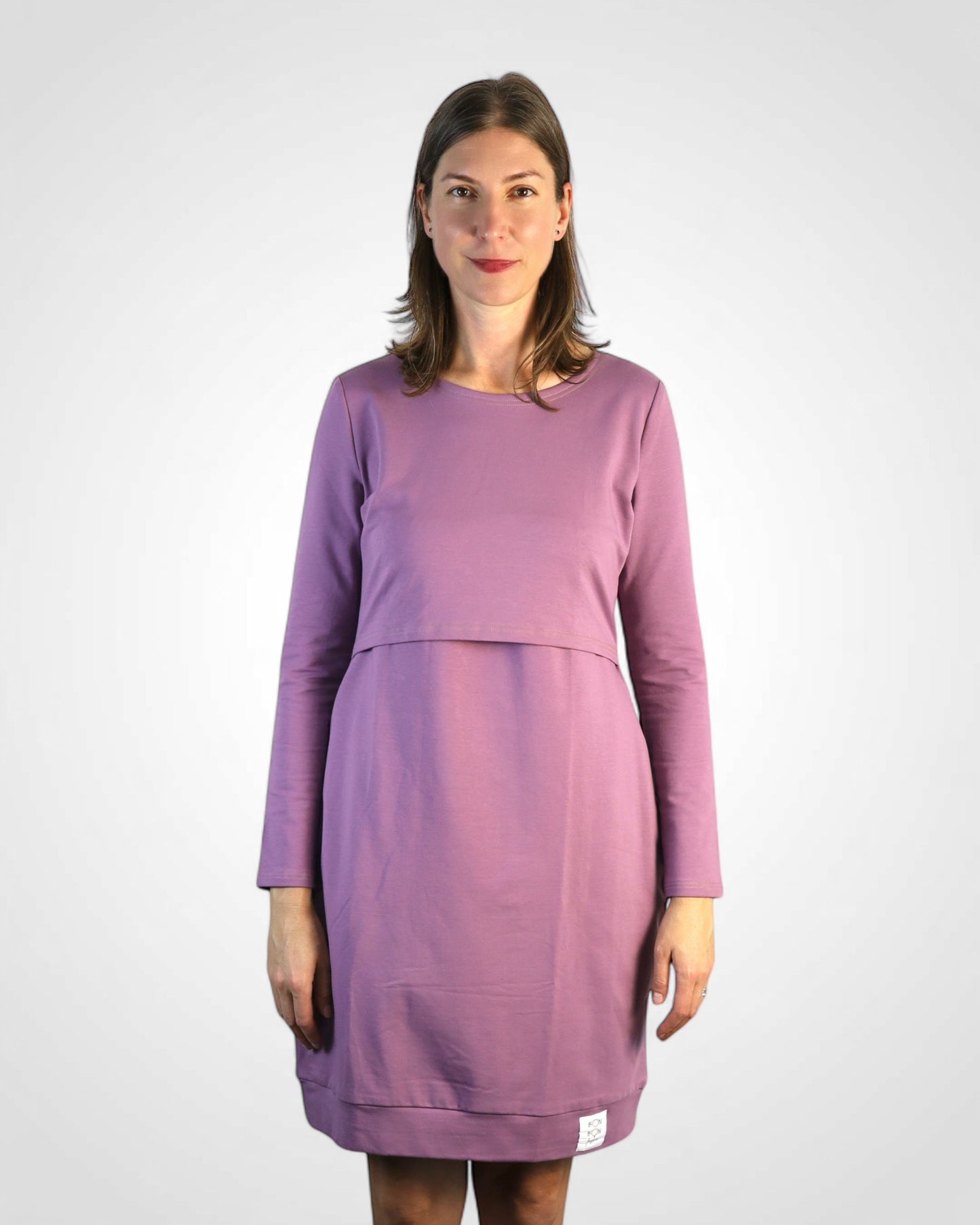 Tehotenské a dojčiace šaty na dojčenie z mäkkej teplákoviny – pohodlné a štýlové kojo oblečenie pre mamy