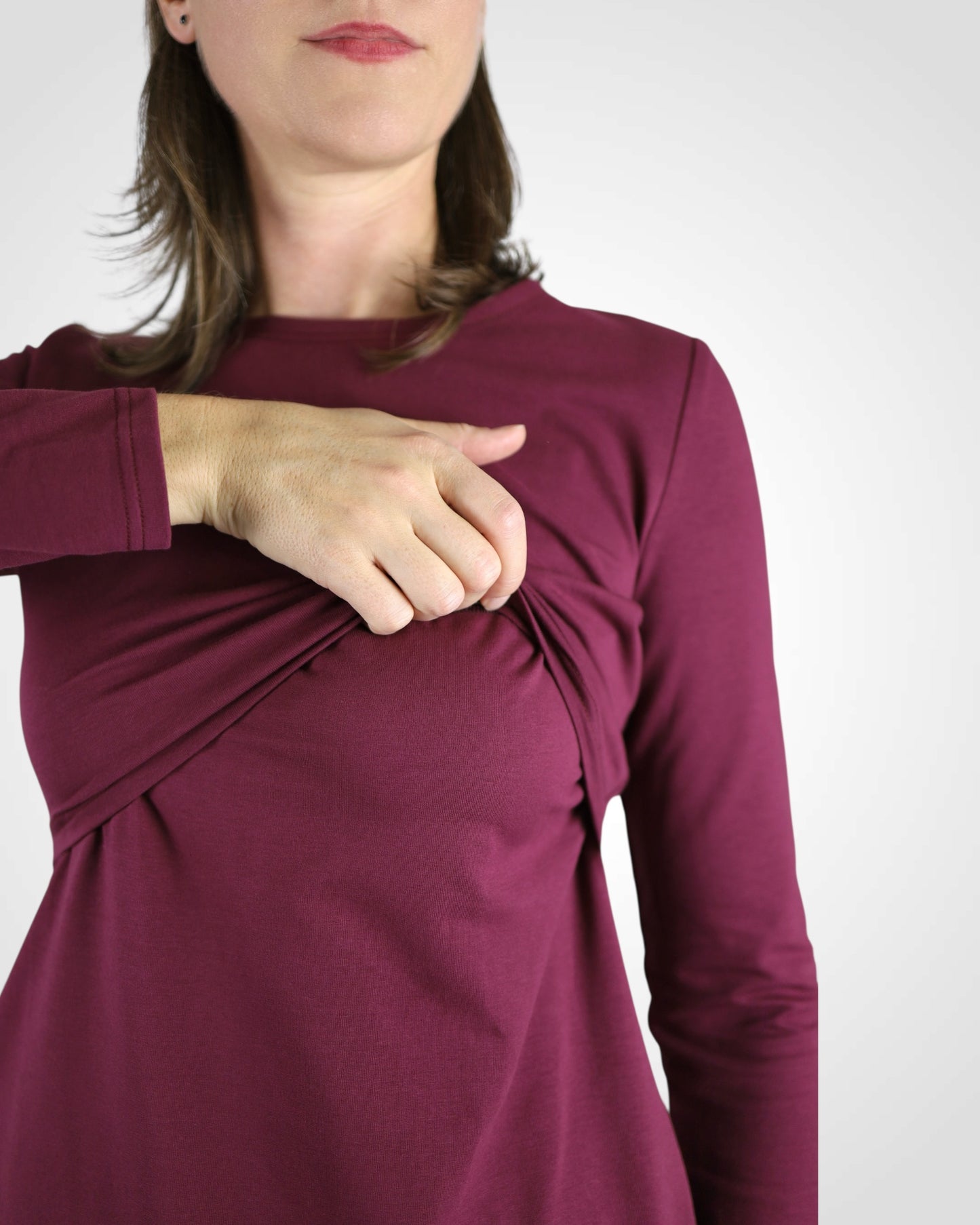 Praktické a elegantné šaty na dojčenie a kojenie, ideálne pre pohodlie počas tehotenstva aj materstva.