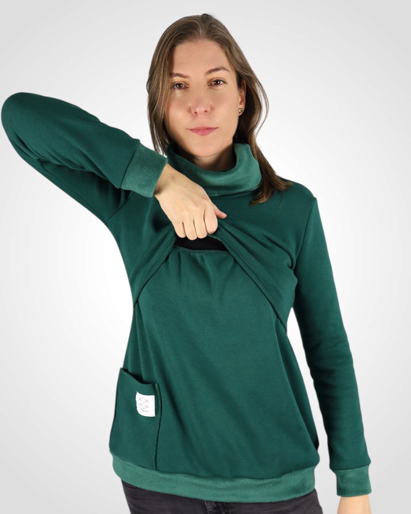 Detail otvoru na diskrétne dojčenie – zelená tepláková mikina